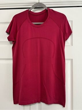 Lululemon Swiftly Tech Short Sleeve 2.0 Shirt Hip Length in Maroon Size 14 EUC